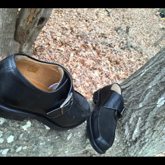 Exclusively De La Rentis  buckled genuine leather - Picture 6 of 8